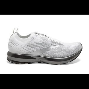 Brooks Levitate 3 *RARE color* 42.5(D)